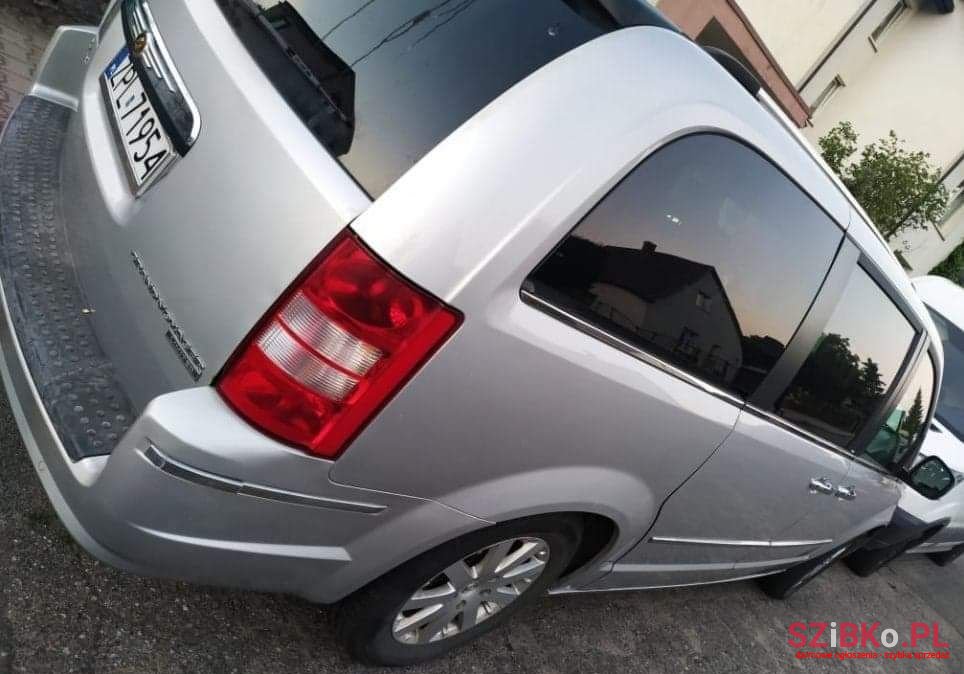 2009' Chrysler Grand Voyager photo #4
