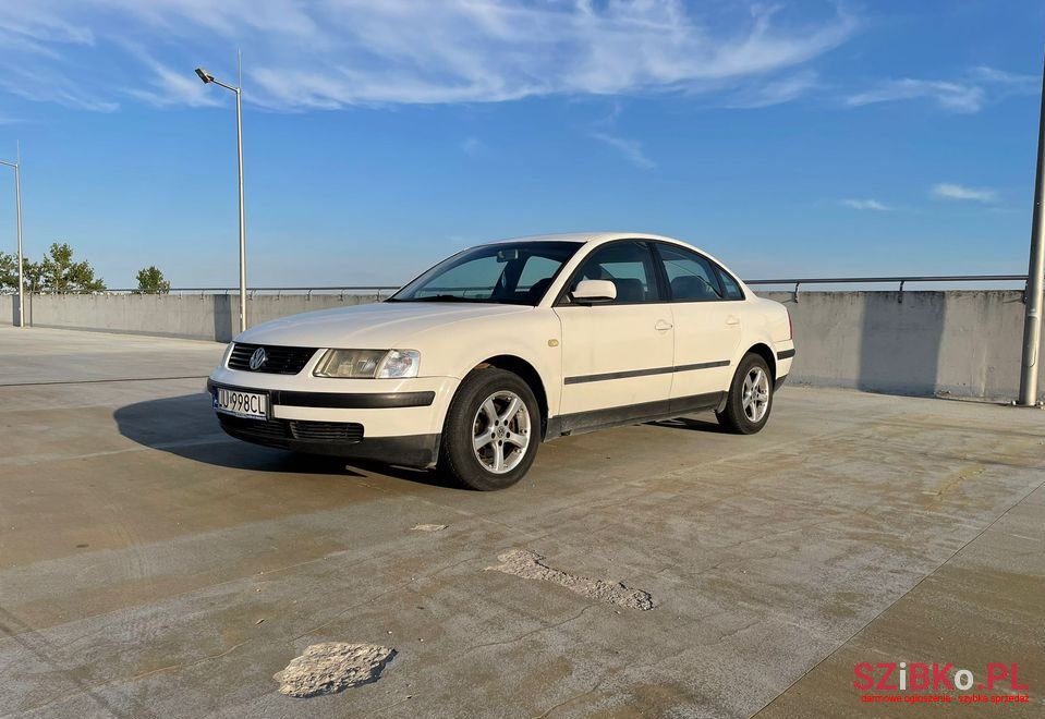 1999' Volkswagen Passat photo #2