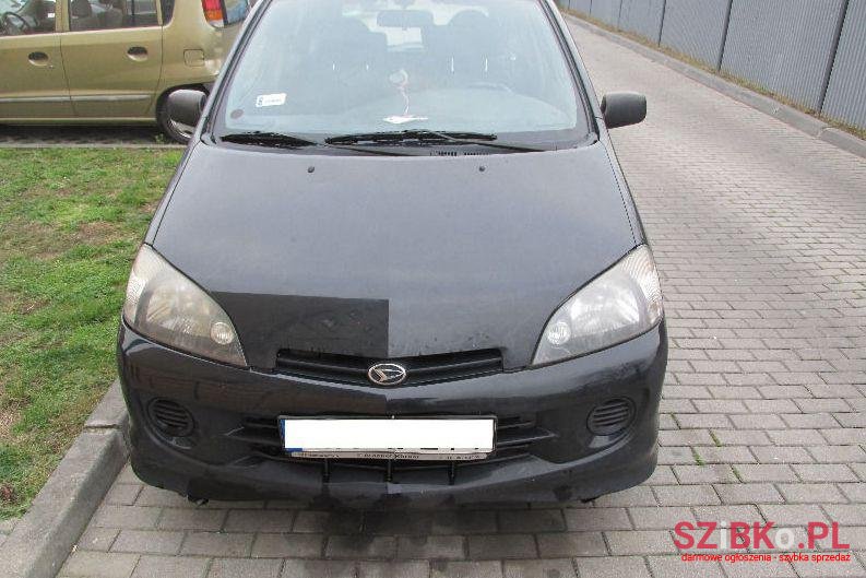 2003' Daihatsu YRV photo #1