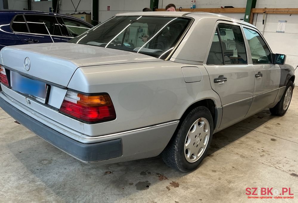 1993' Mercedes-Benz W124 photo #4