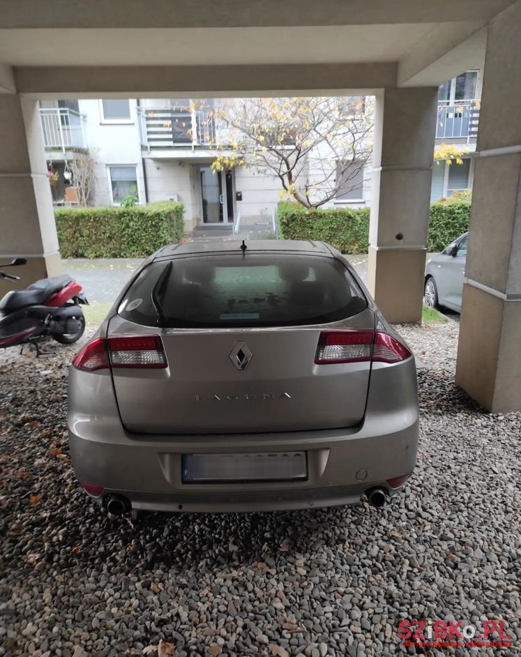 2011' Renault Laguna photo #4