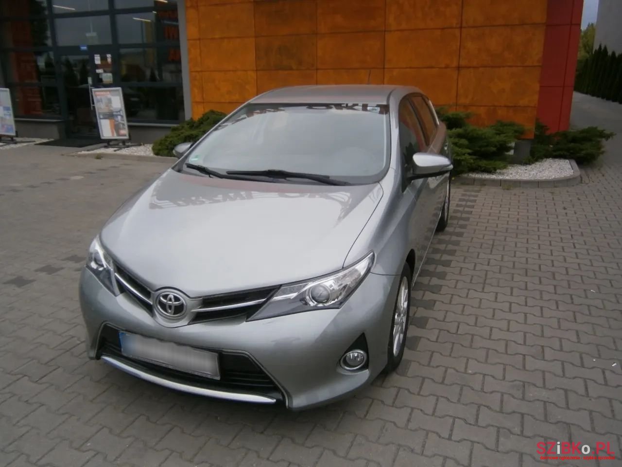 2014' Toyota Auris photo #2