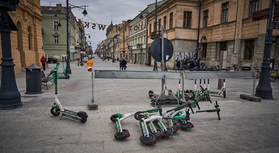 Zaczęło się. Policja wzięła się za hulajnogi. Stawki mandatów mogą szokować