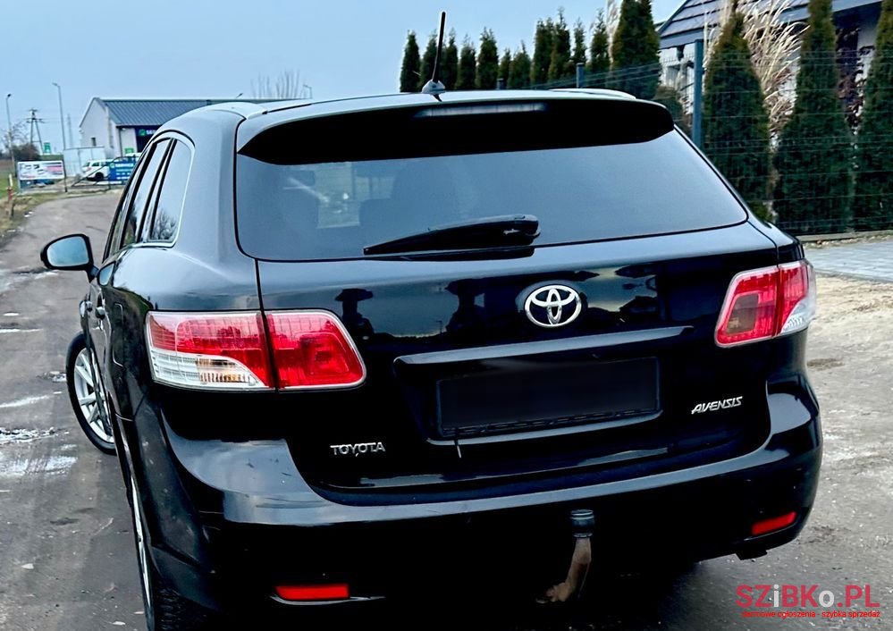 2010' Toyota Avensis 2.2 D-4D Style photo #4