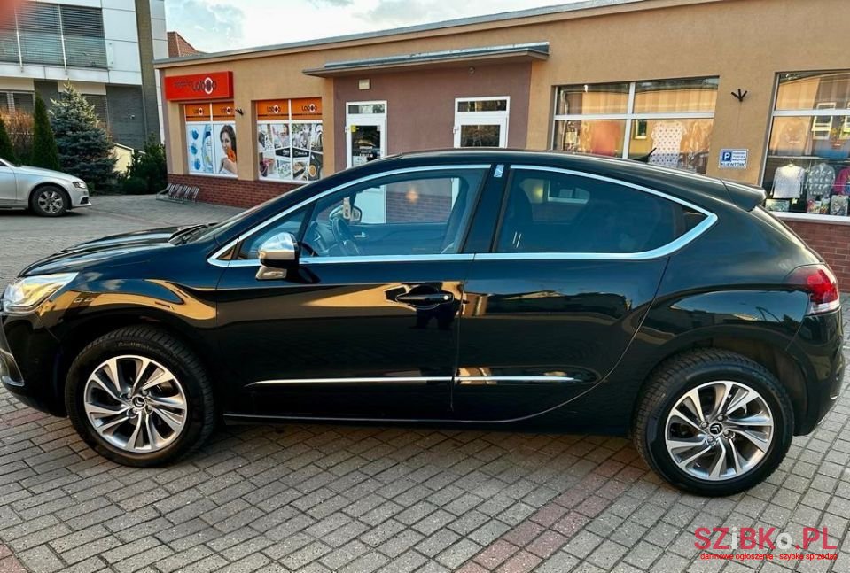 2014' Citroen DS4 photo #3