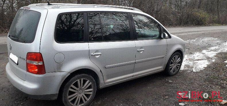 2006' Volkswagen Touran photo #1