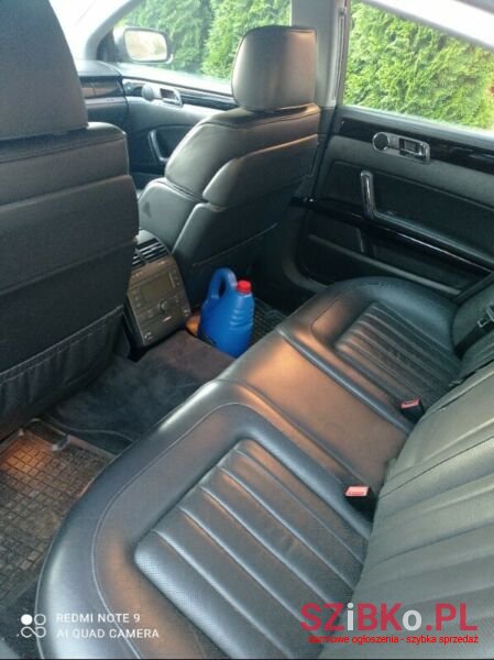 2005' Volkswagen Phaeton photo #3