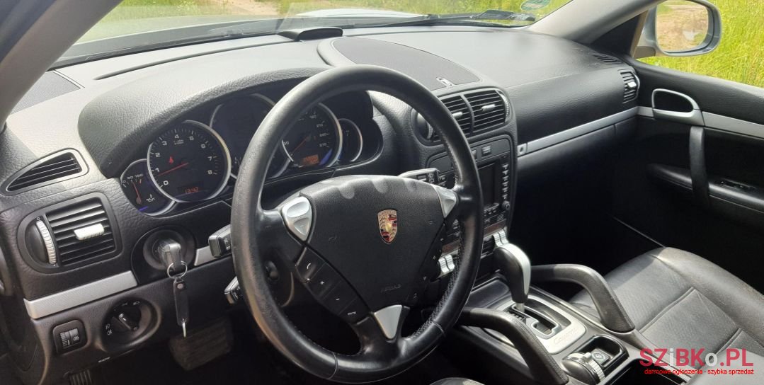 2006' Porsche Cayenne photo #5