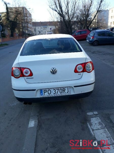 2008' Volkswagen Passat photo #2