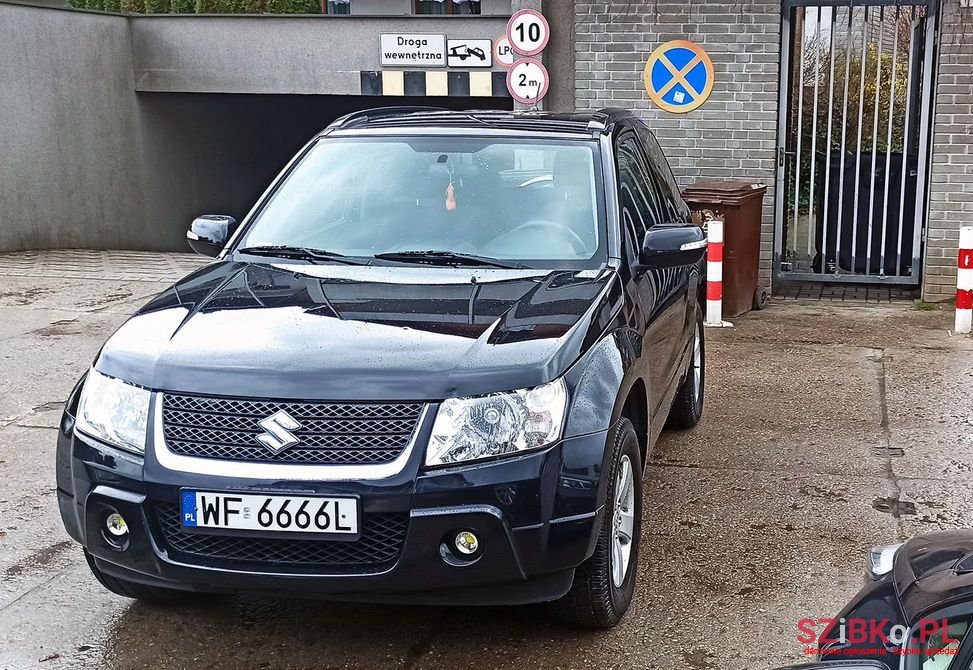2010' Suzuki Grand Vitara photo #1