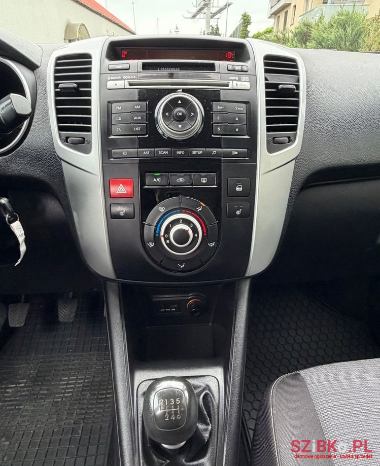 2011' Kia Venga 1.6 L photo #6