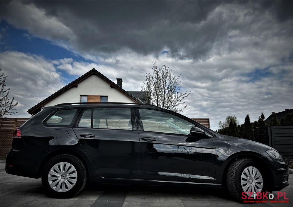 2019' Volkswagen Golf photo #4