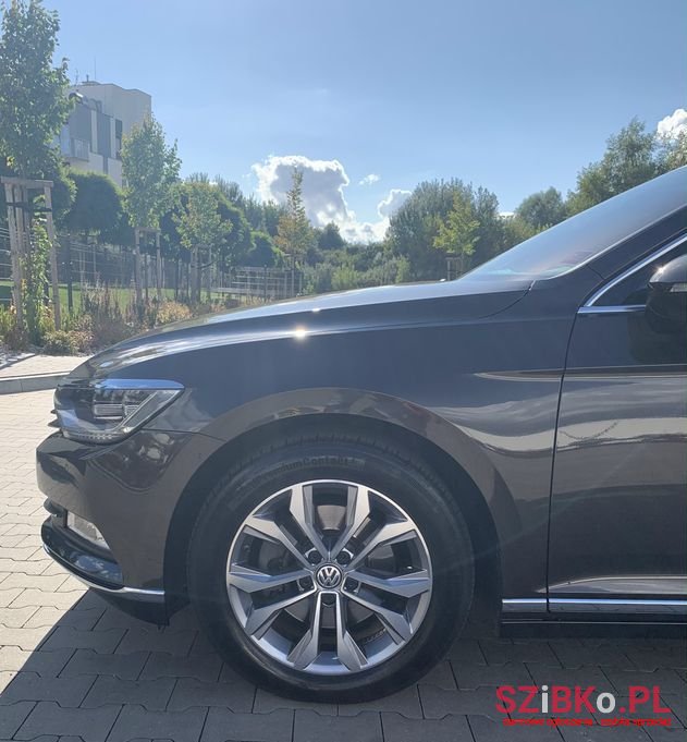 2015' Volkswagen Passat photo #3