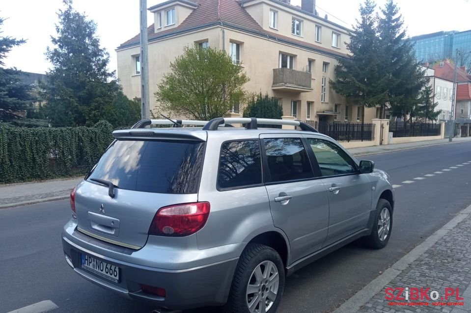 2006' Mitsubishi Outlander photo #3