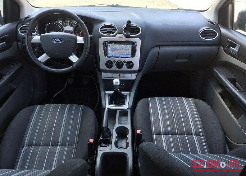 2009' Ford Focus photo #2