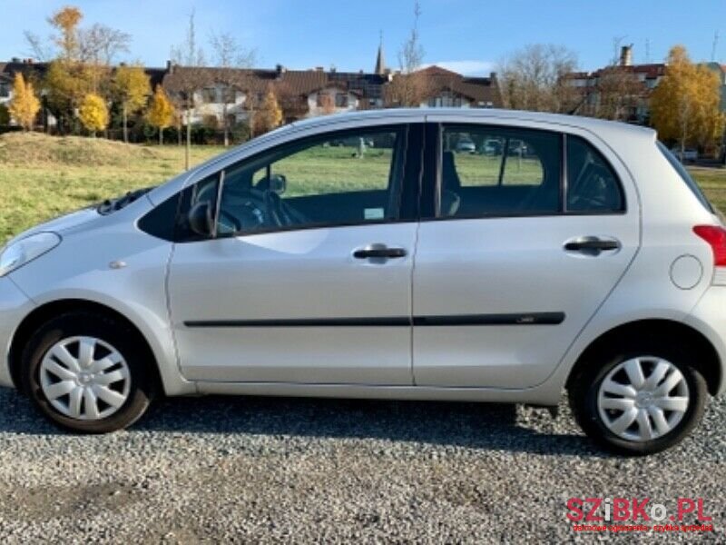 2009' Toyota Yaris photo #1