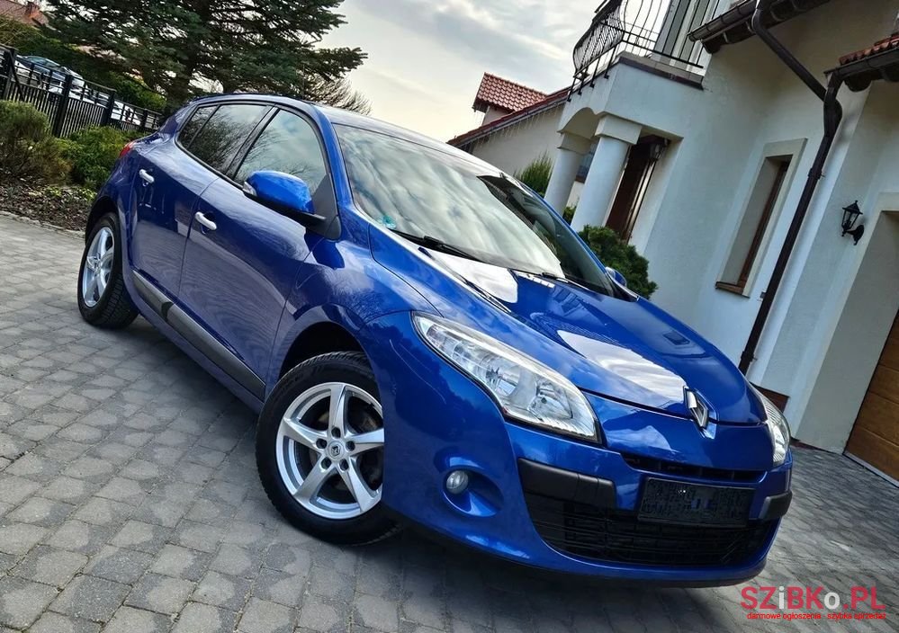 2012' Renault Megane photo #2
