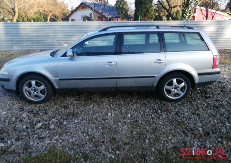 2004' Volkswagen Passat photo #1