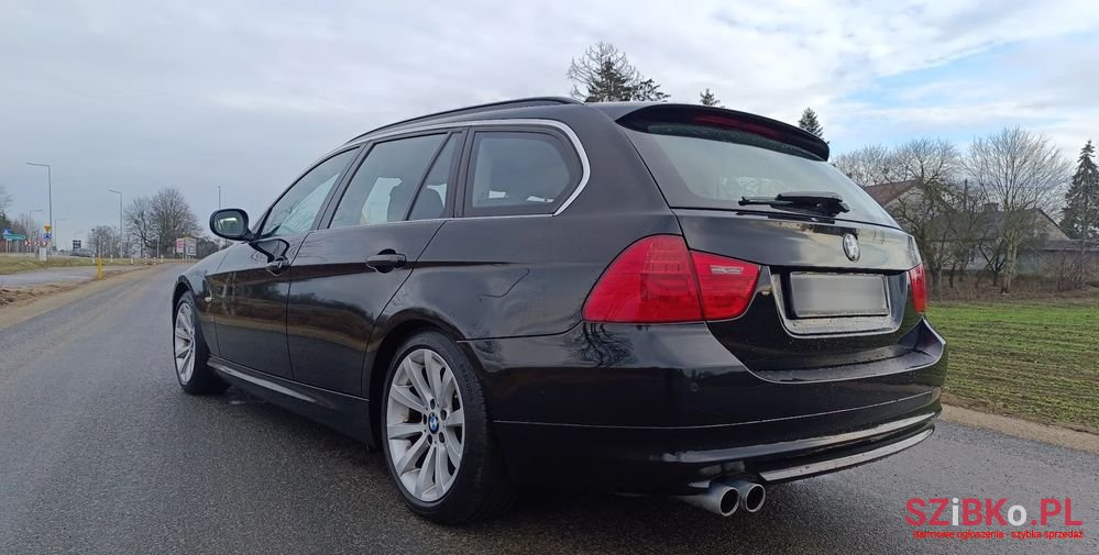 2011' BMW 3 Series 330D photo #5