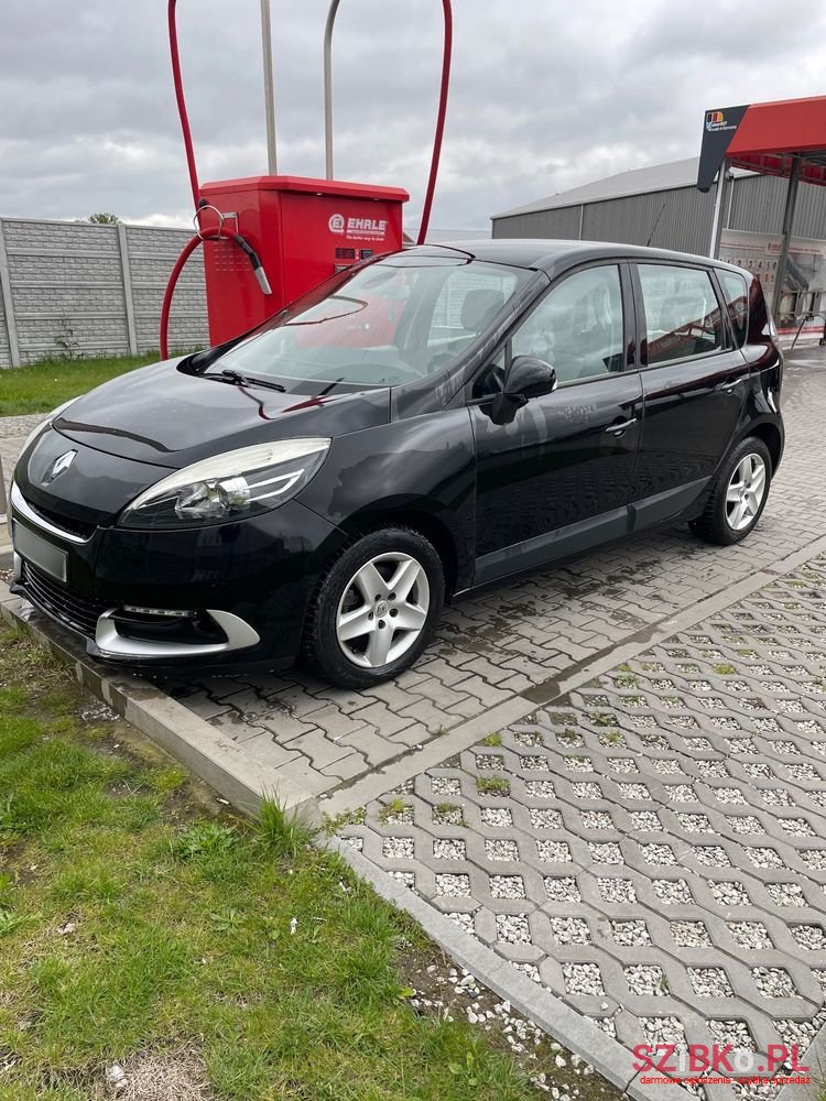 2013' Renault Scenic photo #1