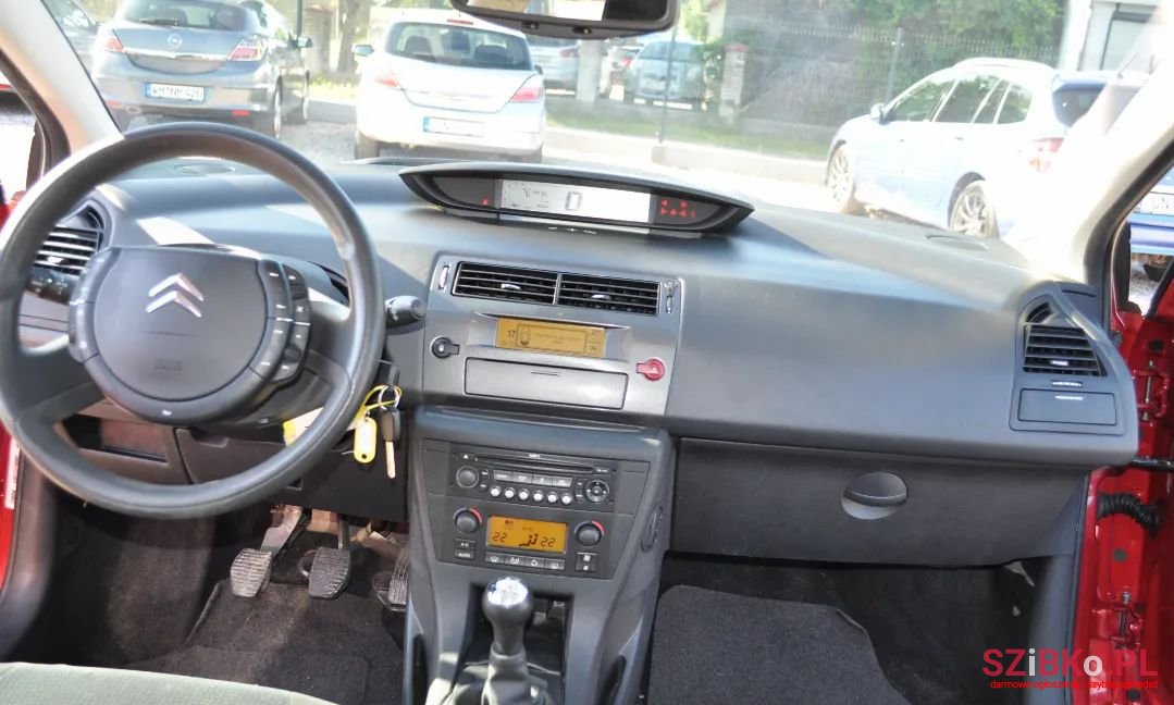 2008' Citroen C4 photo #4