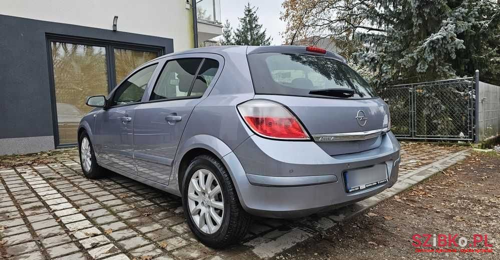 2005' Opel Astra photo #3