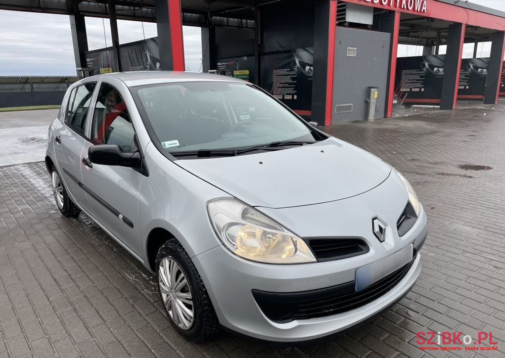 2007' Renault Clio photo #3