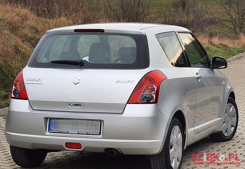 2009' Suzuki Swift photo #4