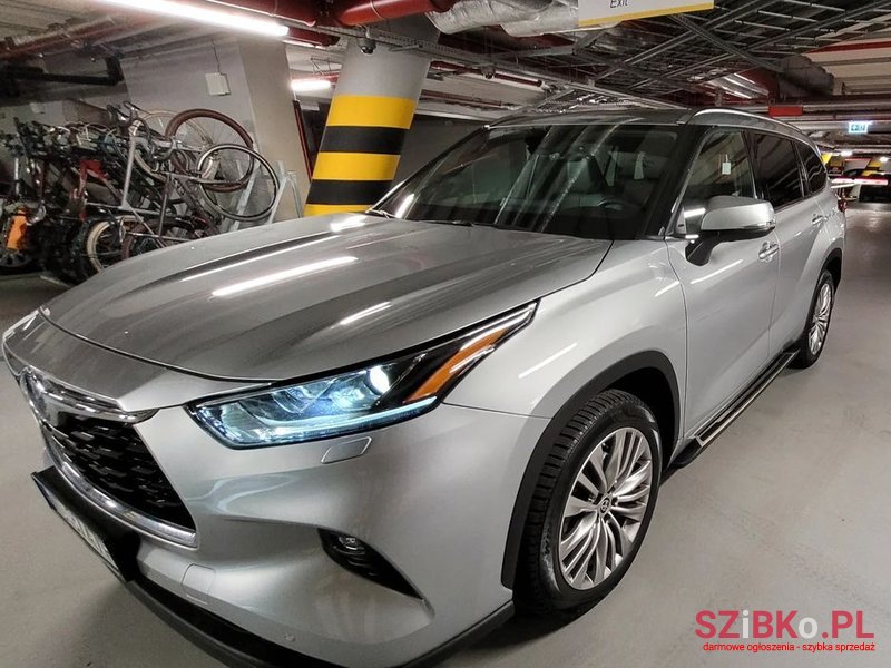 2022' Toyota Highlander photo #1