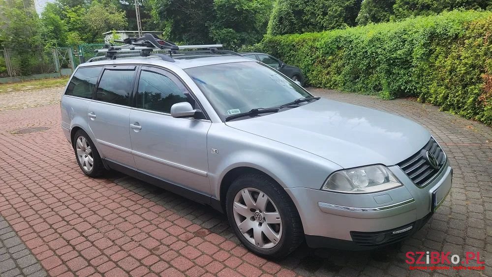 2001' Volkswagen Passat photo #1