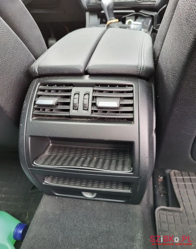 2013' BMW 5 Series 520I photo #5