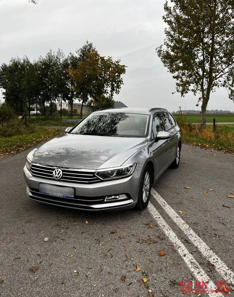2019' Volkswagen Passat photo #1