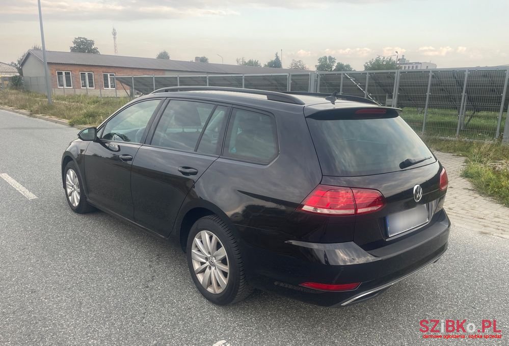 2017' Volkswagen Golf photo #6