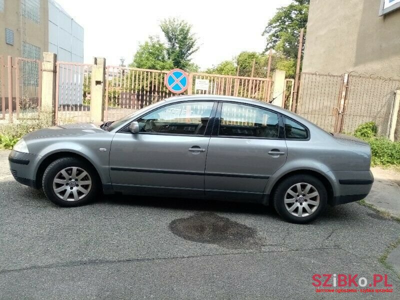 2001' Volkswagen Passat photo #3