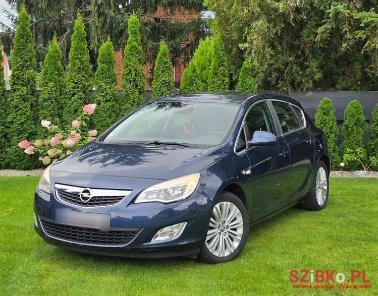 2011' Opel Astra 1.4 Turbo Edition photo #1