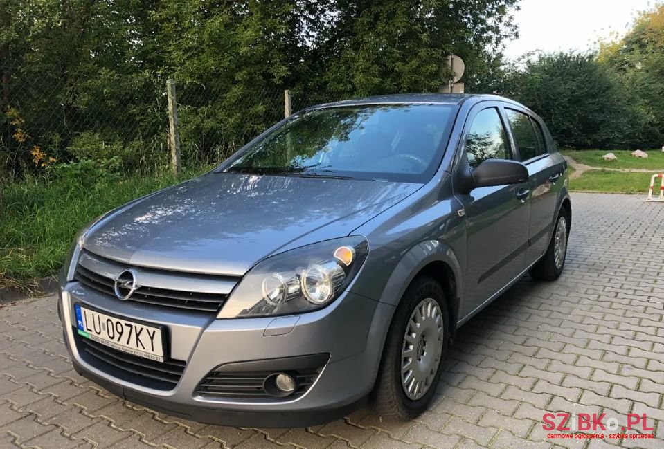2004' Opel Astra photo #1