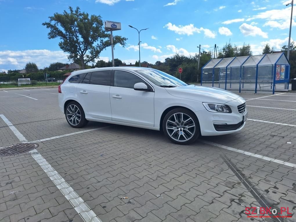 2017' Volvo V60 photo #2