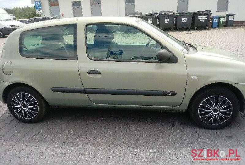 2003' Renault Clio photo #1
