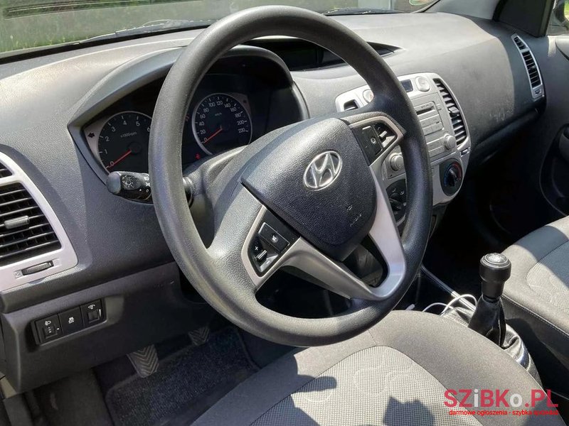 2011' Hyundai i20 photo #6