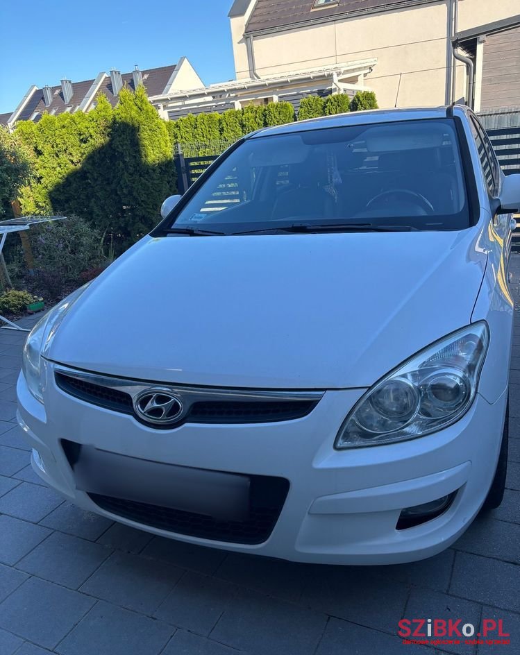 2008' Hyundai i30 1.6 Crdi Premium photo #2