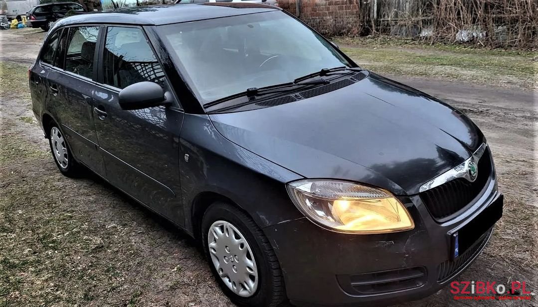 2008' Skoda Fabia photo #4