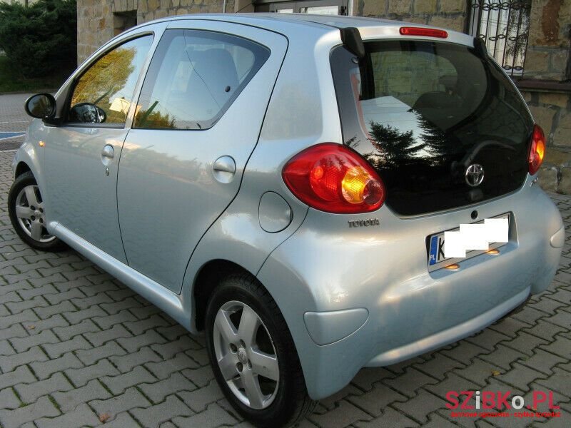 2005' Toyota Yaris photo #3