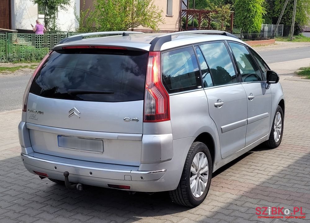 2008' Citroen C4 Grand Picasso photo #3