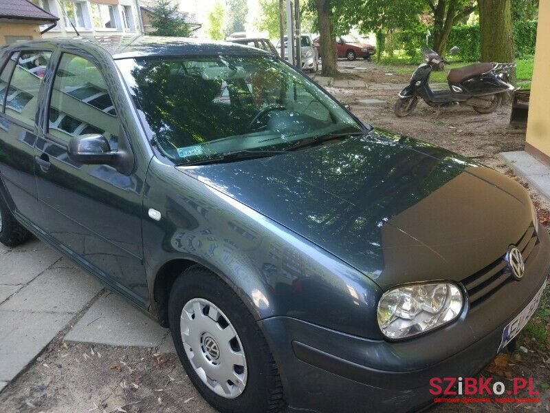 2001' Volkswagen Golf photo #1