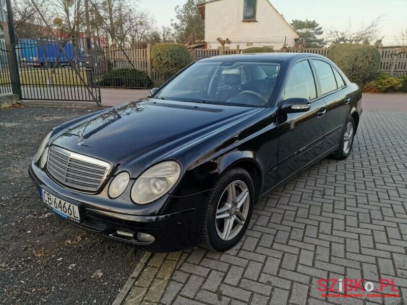 2004' Mercedes-Benz Klasa E photo #1
