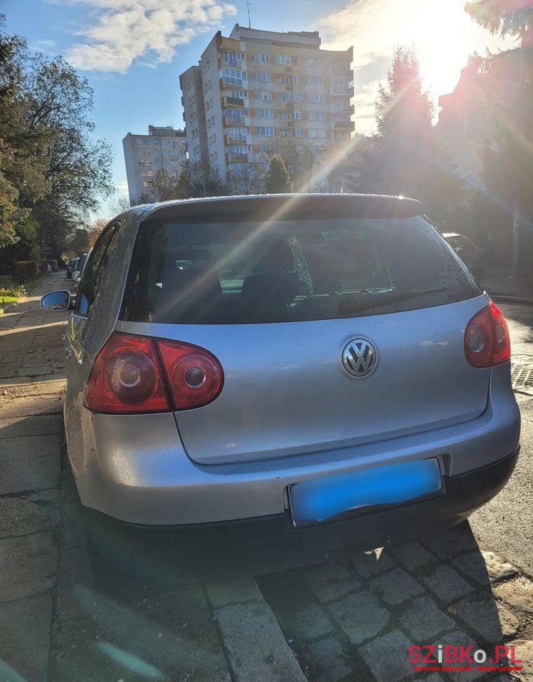 2004' Volkswagen Golf photo #3