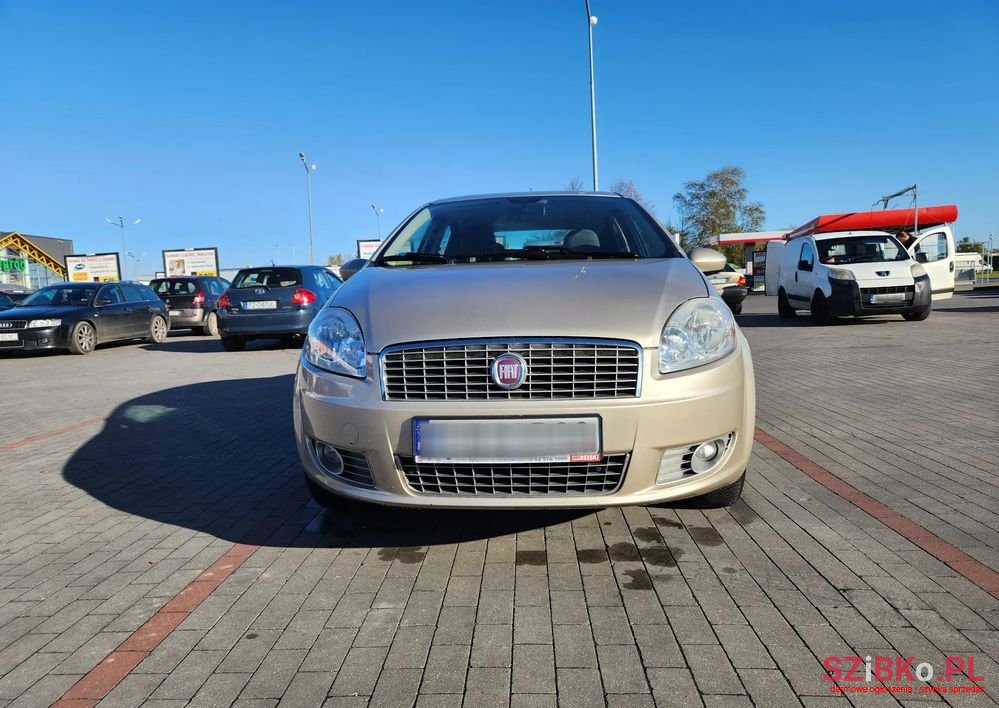 2011' Fiat Linea photo #5
