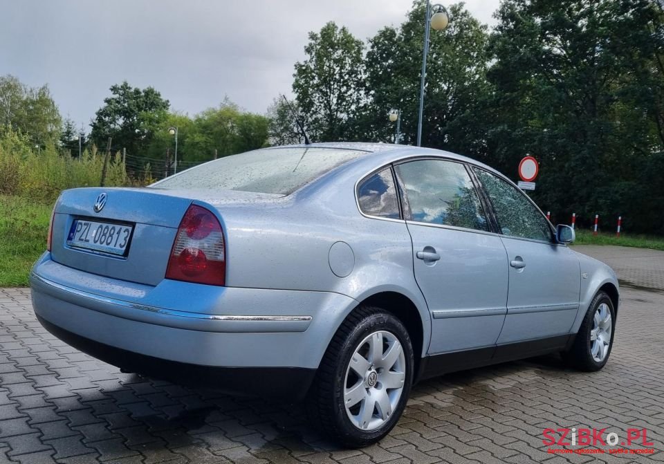 2002' Volkswagen Passat photo #3