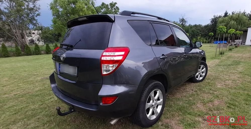 2011' Toyota RAV4 2.2 D-4D 4X4 photo #2
