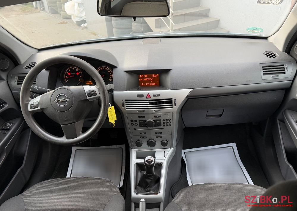 2010' Opel Astra 1.4 Edition photo #5